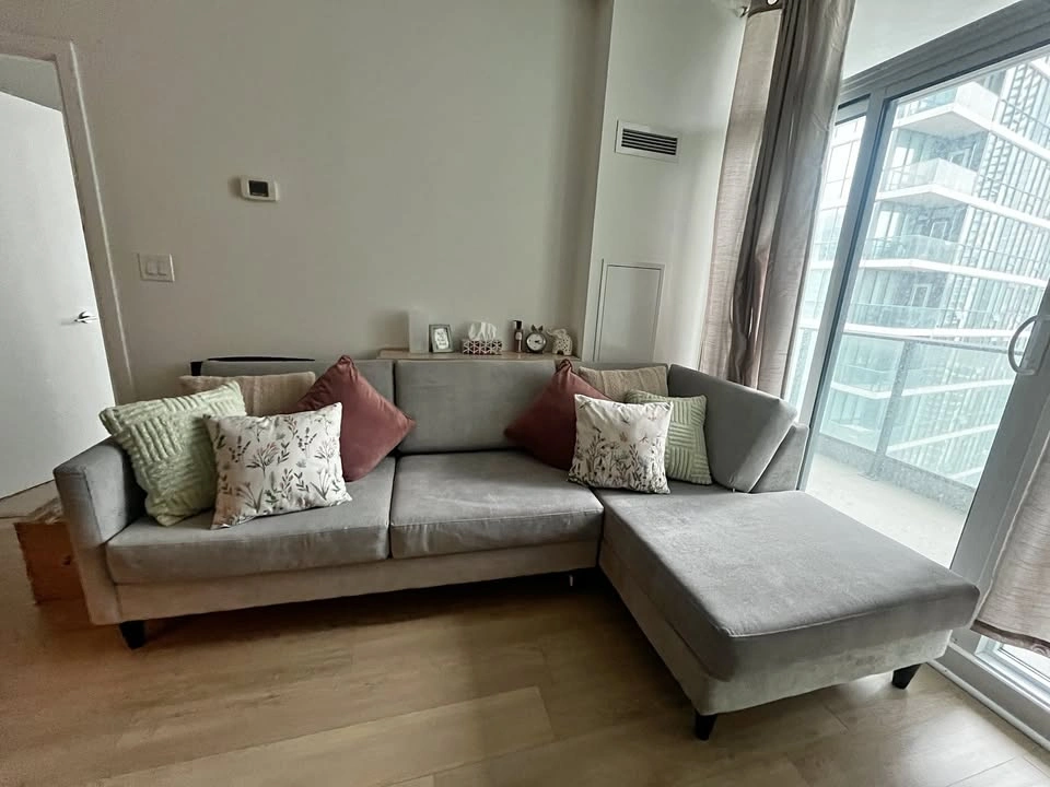 Gray L-Shaped Sectional Couch/ Sofa
