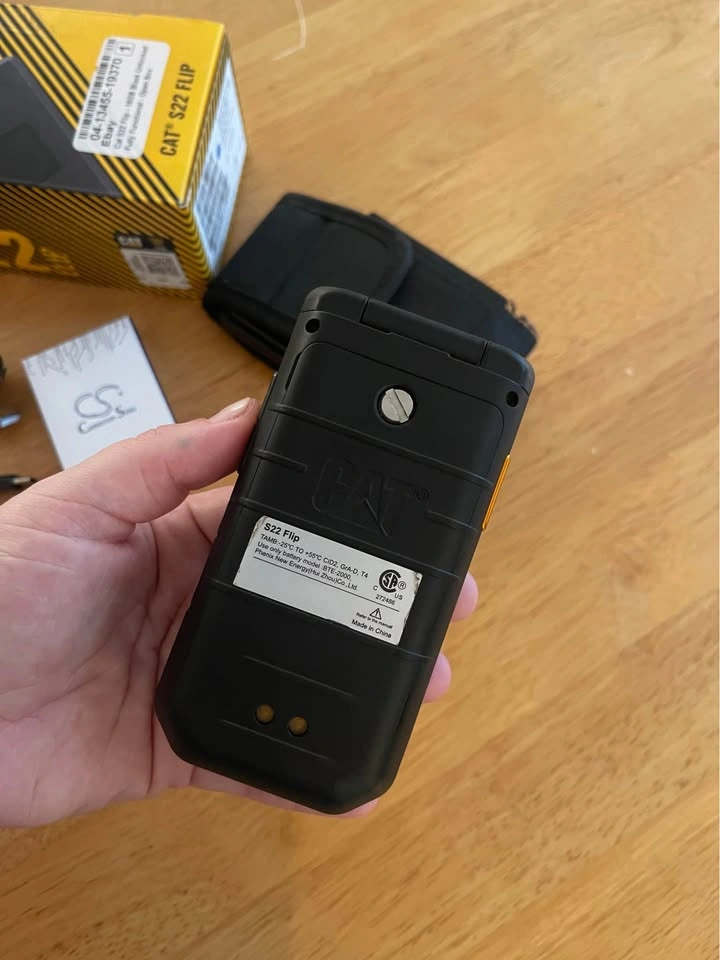 CAT S22 flip phone - photo 4