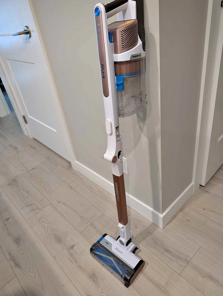 LIKE NEW Shark PowerPro Flex Pet Cordless Vacuum Cleaner