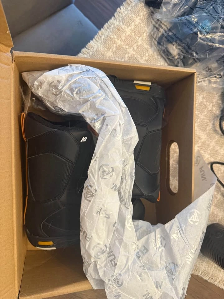 Never worn K2 kids snowboarding boots with bindings! - photo 2