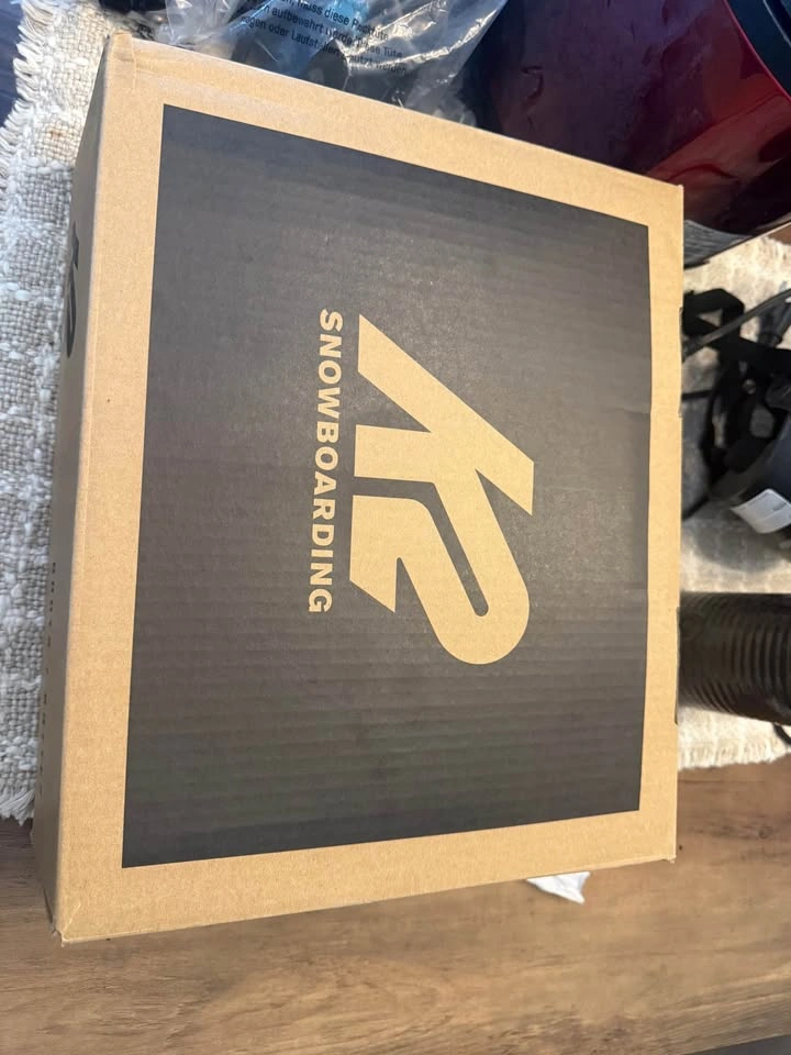 Never worn K2 kids snowboarding boots with bindings! - photo 3