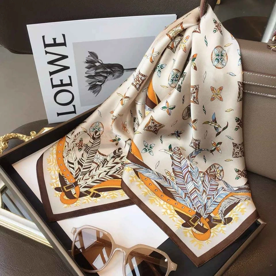 Brand New 100% Mulberry Silk Scarf (68cm x 68cm) - photo 3