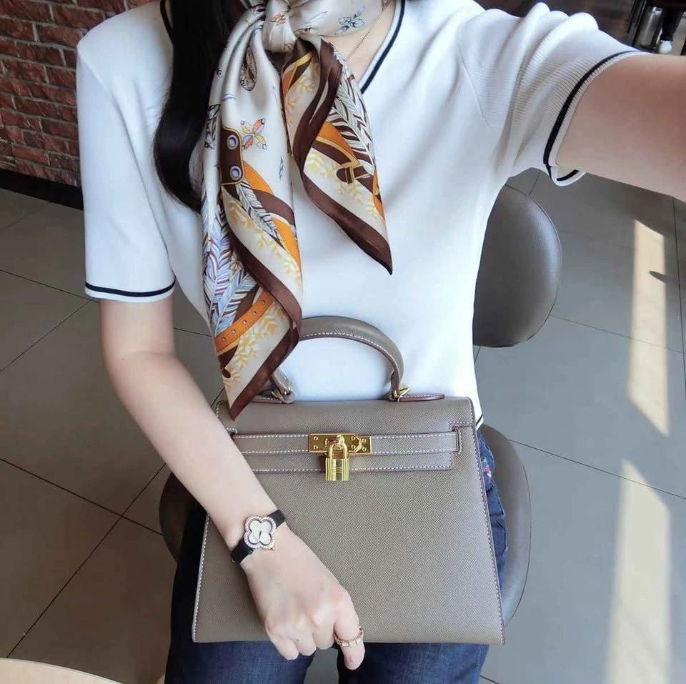 Brand New 100% Mulberry Silk Scarf (68cm x 68cm) - photo 4