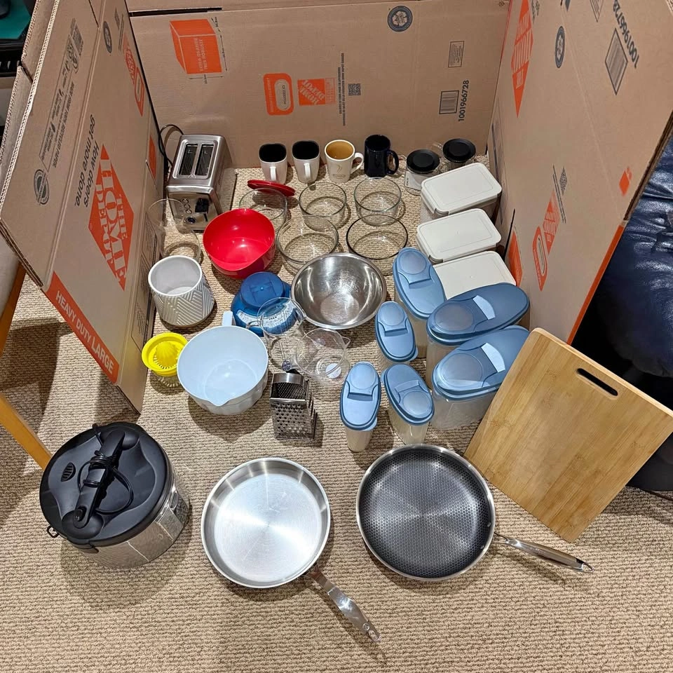 Garage sale kitchen stuff- online