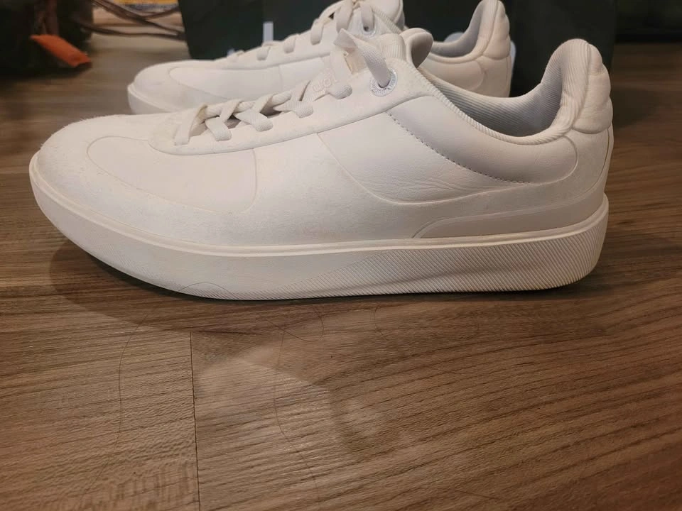 Lululemon sneakers with shoe bag - photo 2