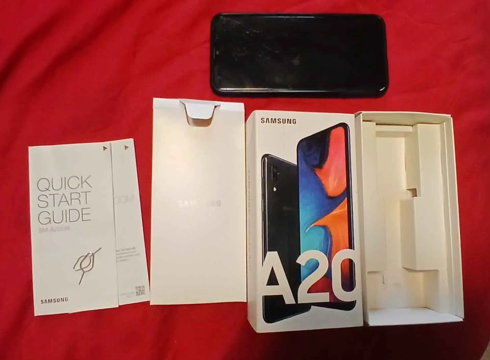 Samsung Galaxy A20 - photo 3