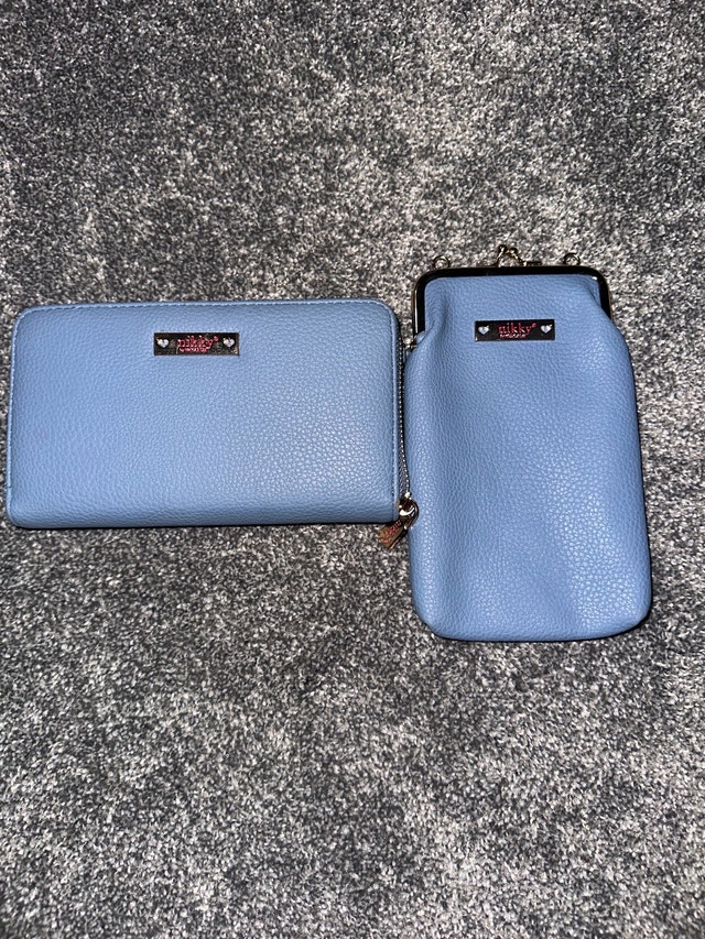 Billy by Nicole Lee wallet/mini purse 5$