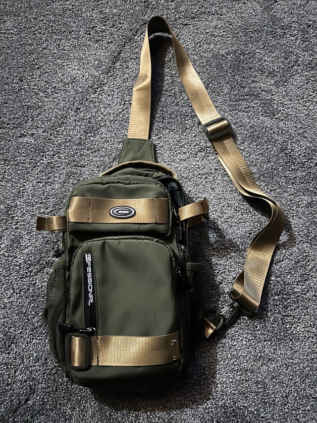 olive green crossbody bag 5$