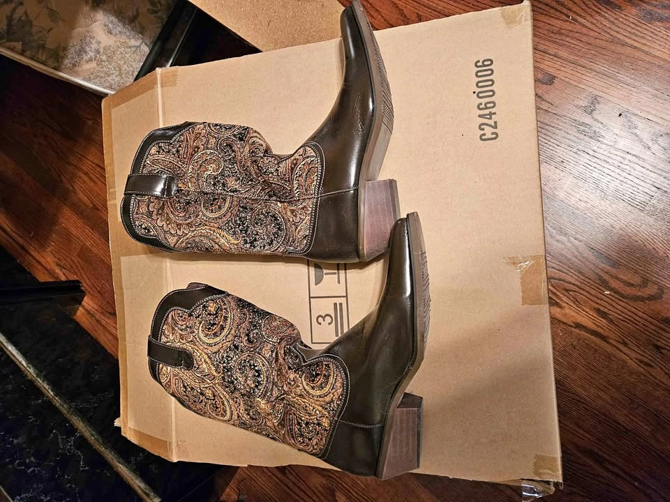 Women's Paisley Pattern Western Boots - Size 10