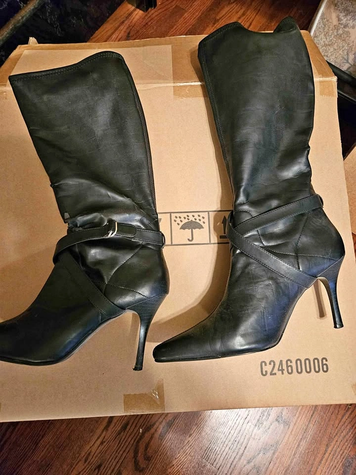 Women's Black Leather Pointed Toe Stiletto Boots Size 10