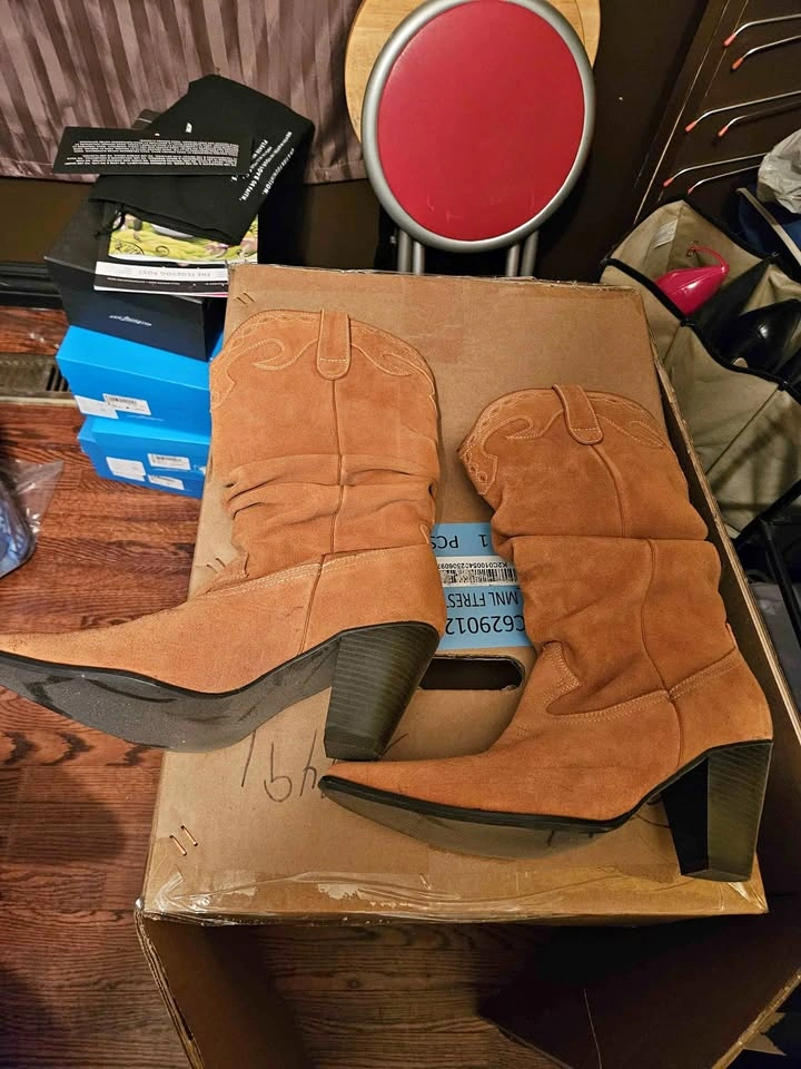 Women's Tan Suede Western Cowboy Boots Size 10