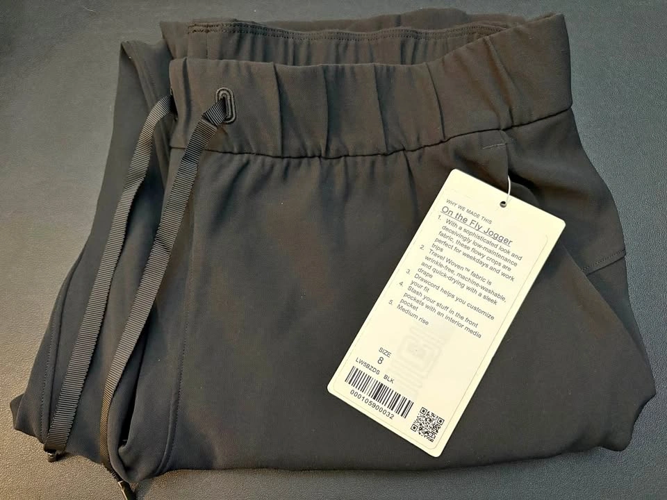 On They Fly Jogger Women’s Size 8 Brand New with Tags