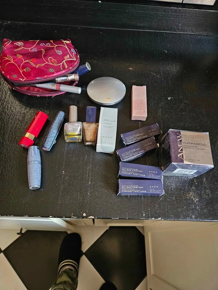 Avon Anew Platinum and Makeup Lot with Silk Bag - photo 2