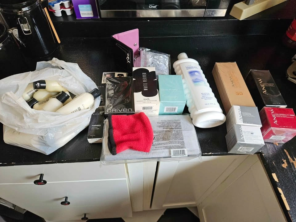 Avon Beauty and Skincare Bundle - photo 2