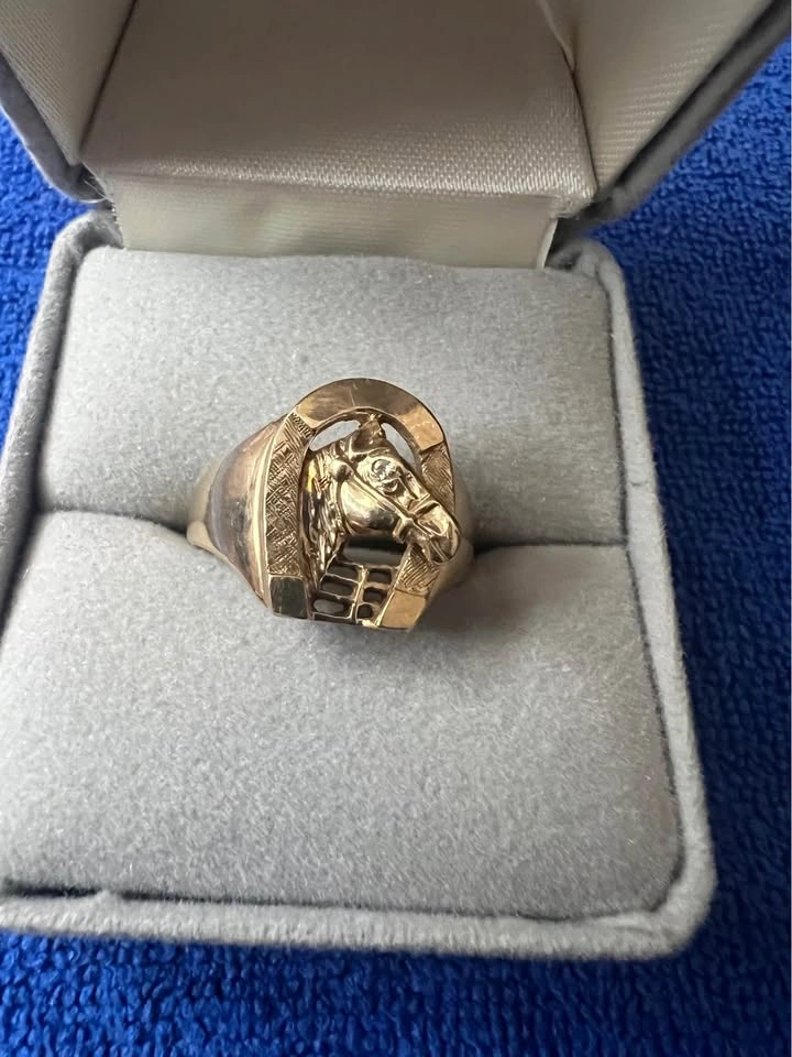 Lucky 10k Gold Horseshoe Ring - photo 2
