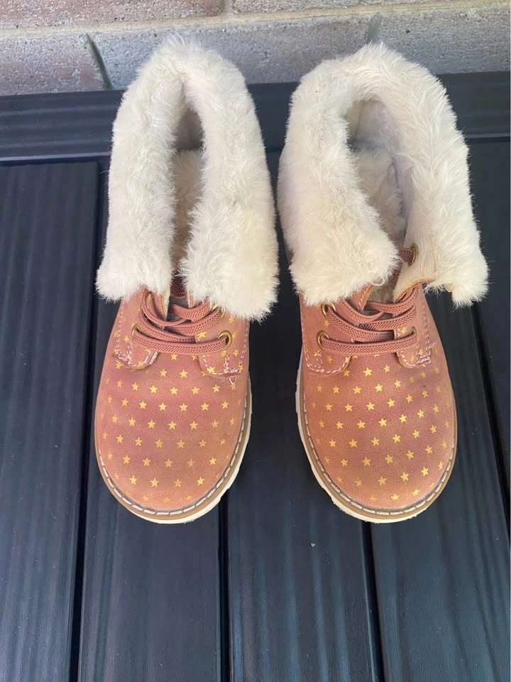 Toddler girl size 9T Star Pattern Faux Fur Lined Boots - photo 2