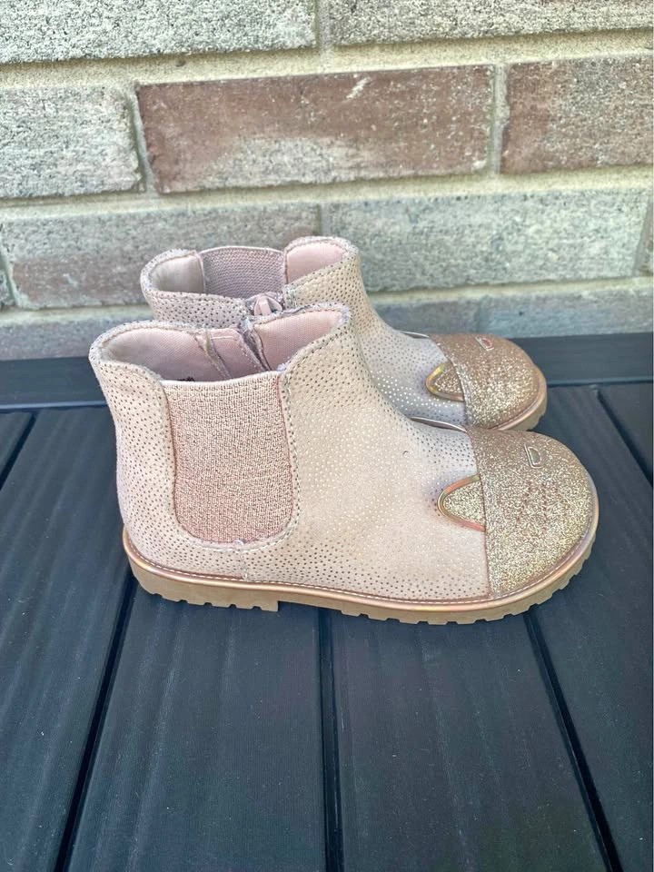 Size 9T toddler girl Cat Glitter Boots