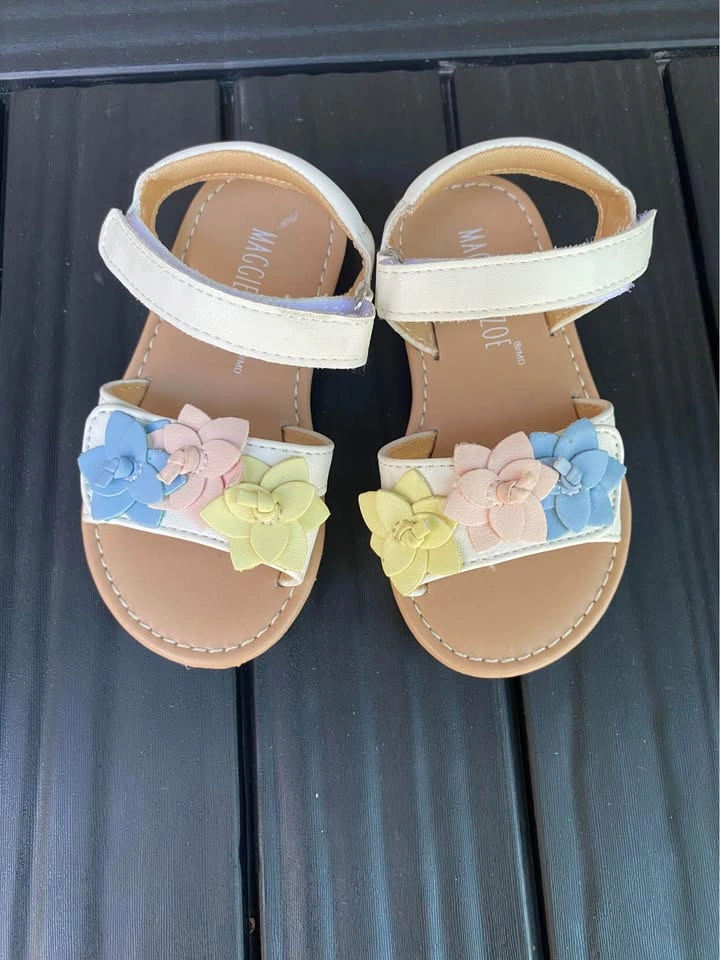 Maggie & Zoe Floral Sandals size 6T toddler girl - photo 2