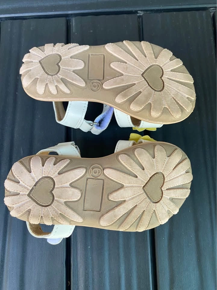 Maggie & Zoe Floral Sandals size 6T toddler girl - photo 3
