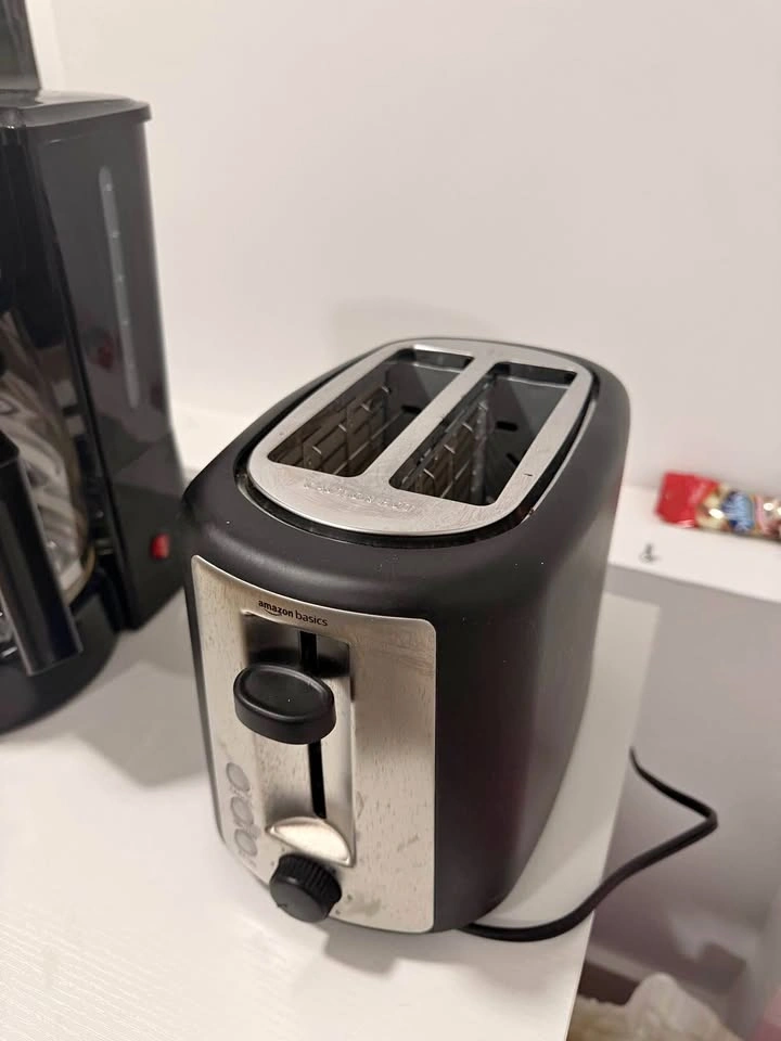 Amazon Basics 2-Slice Toaster