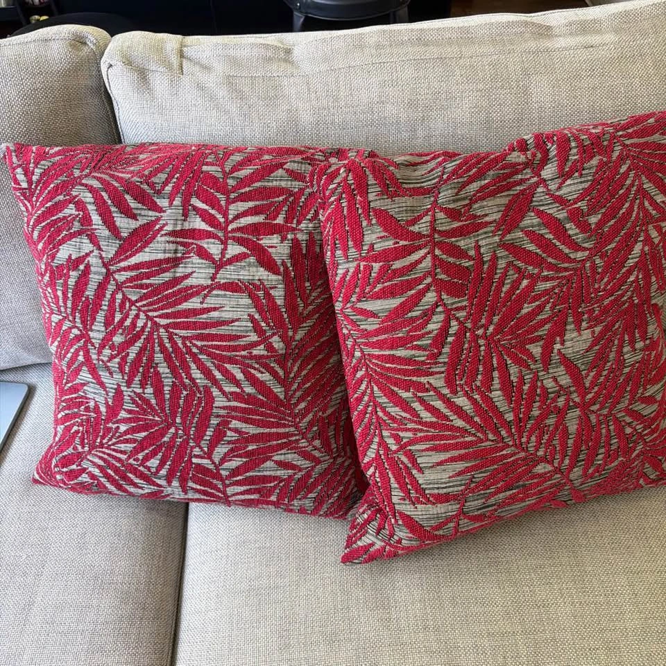 Set of 2 Red Palm Leaf Throw Pillows - photo 2