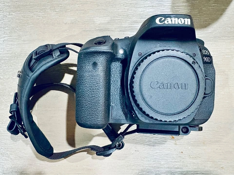 Canon EOS 90D DSLR Camera Bundle + 2 Lenses, Bag & Tripod