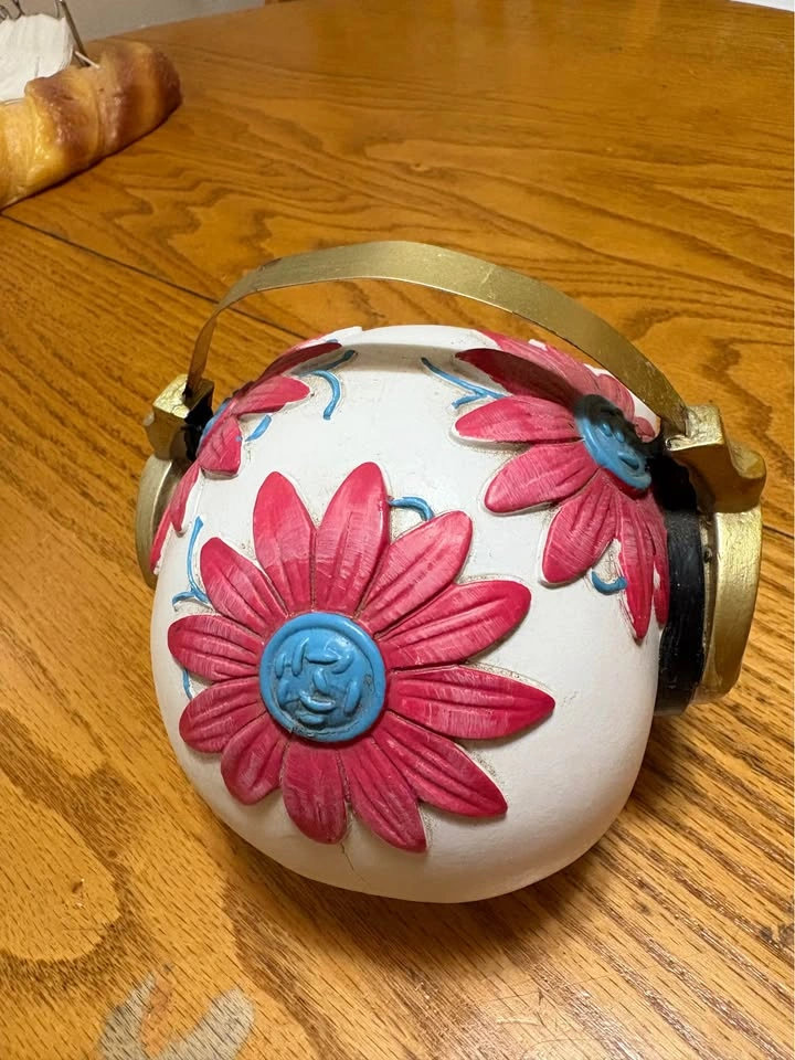Light-Up Skull with Headphones - photo 3