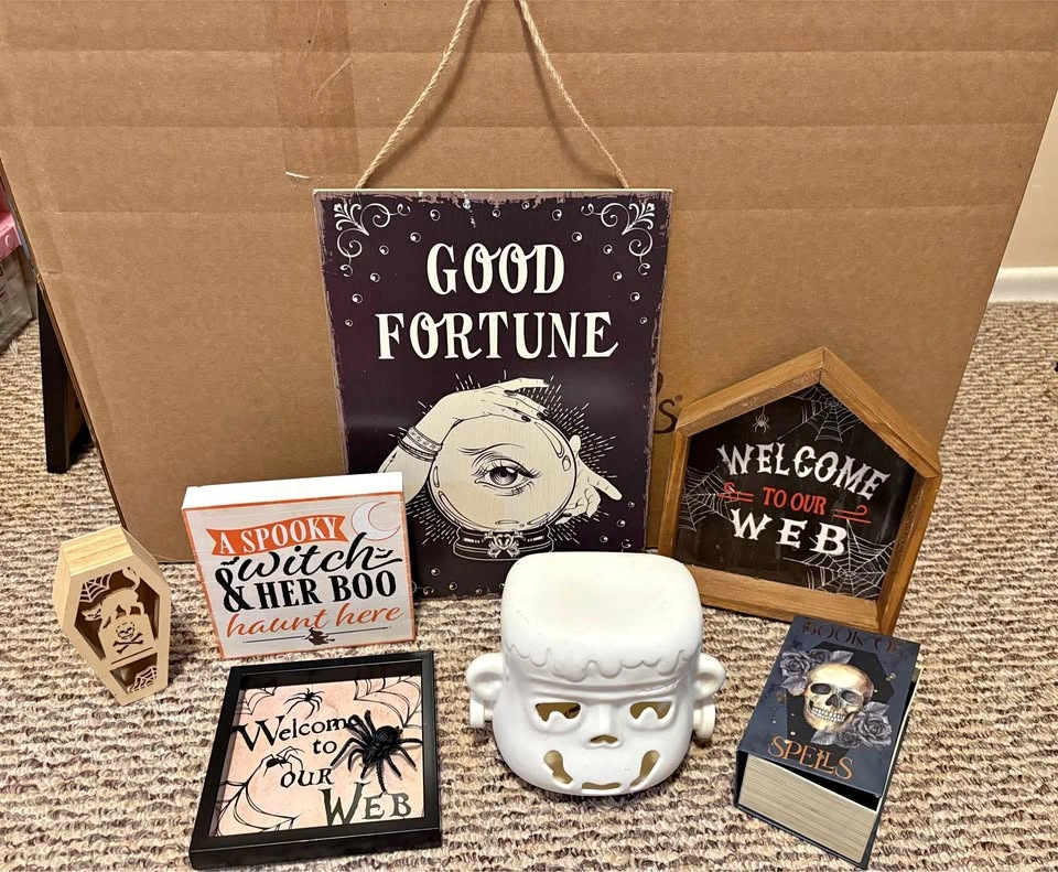 Halloween Decor Bundle - 7 Pieces