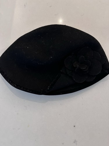 Le Château black 100% wool cloche
