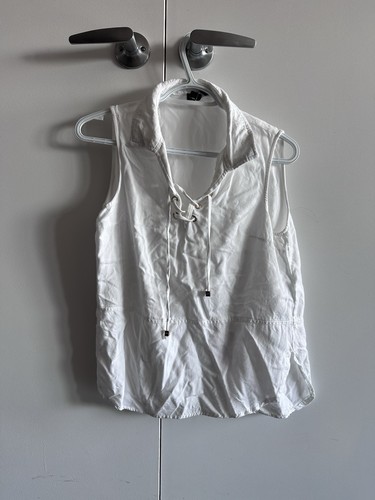 Jones New York Signature White Lace-Up Sleeveless Blouse – Size