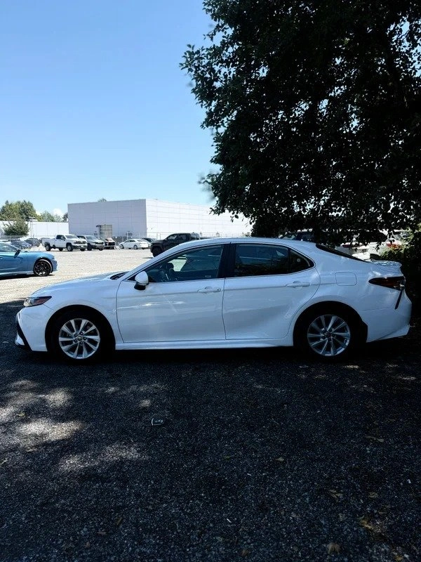 2022 Toyota Camry SE - photo 4