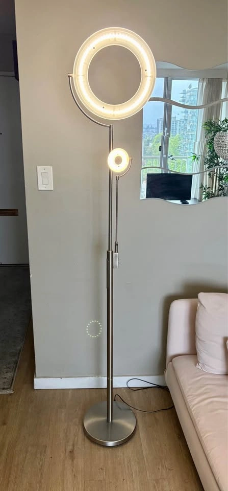 6.5 Ft LED Lamp - Excellent Condition - photo 2