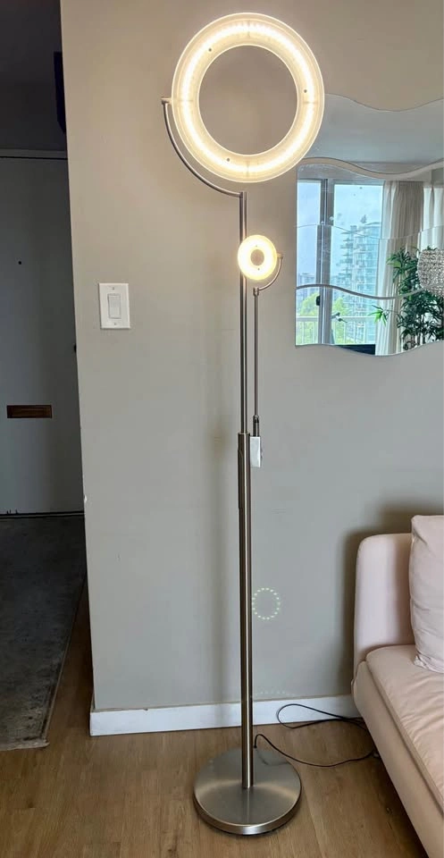 6.5 Ft LED Lamp - Excellent Condition - photo 4