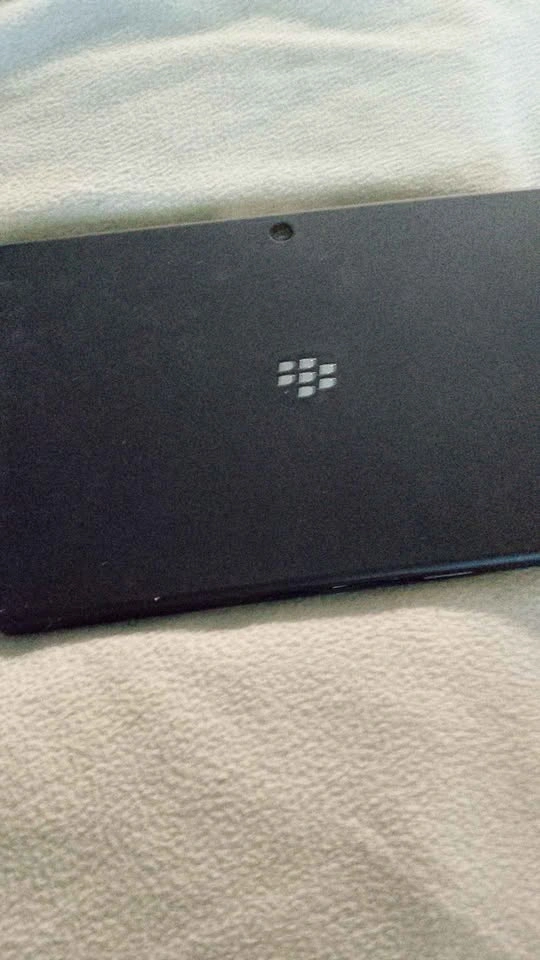 BlackBerry playbook 32gb (for parts) (TRADES OPEN) - photo 2