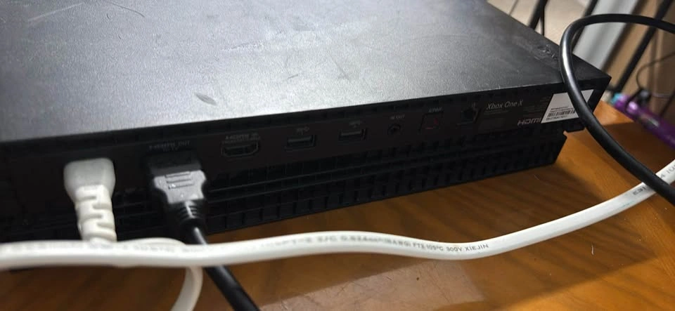 Xbox one x 1tb - photo 3
