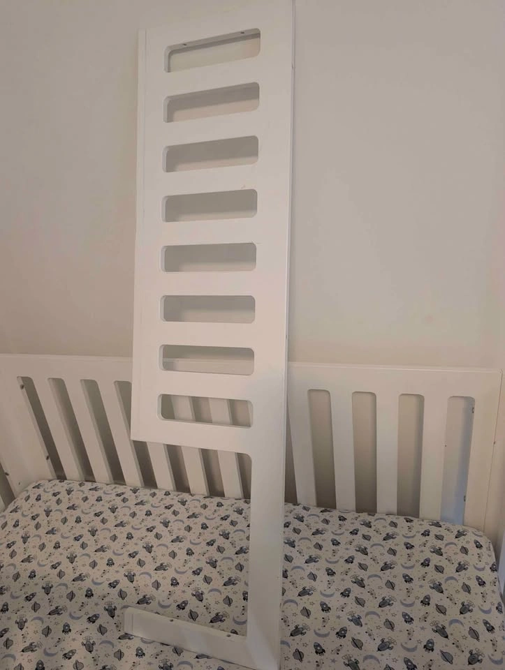 Crate & Barrel White Sycamore Adjustable Crib with Toddler Rail - photo 5