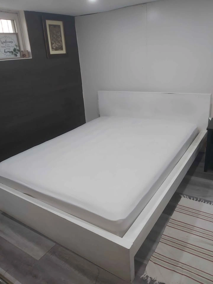 Queen bed w/ mattress and 2 charger bars - photo 2
