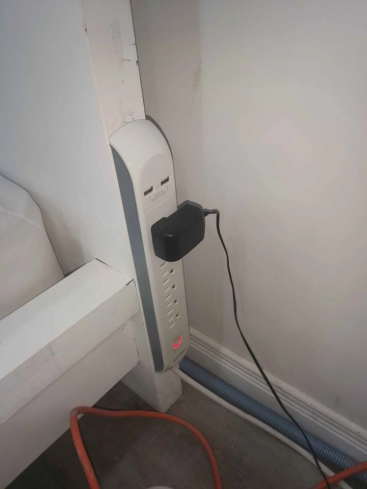 Queen bed w/ mattress and 2 charger bars - photo 4