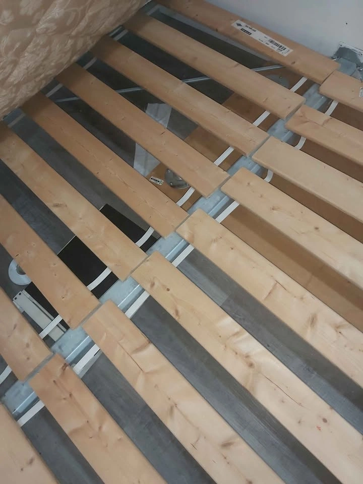 Queen bed w/ mattress and 2 charger bars - photo 5