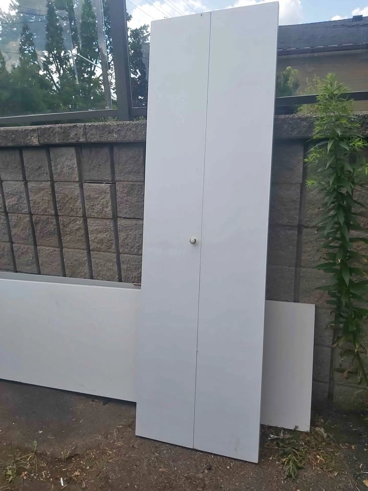23 1/2 x 79 Bifold door (qty 2) for closet
