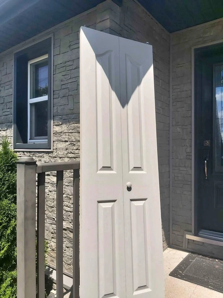 23 1/2 x 79 Bifold door (qty 2) for closet