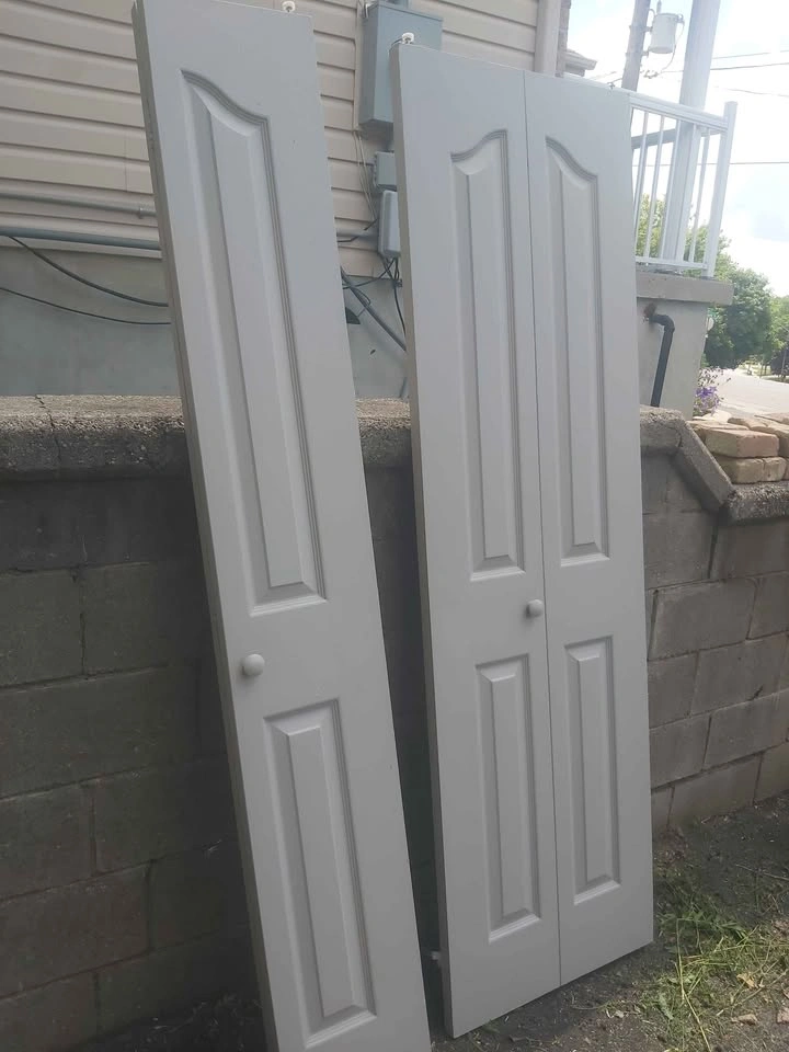 23 1/2 x 79 Bifold door (qty 2) for closet - photo 2