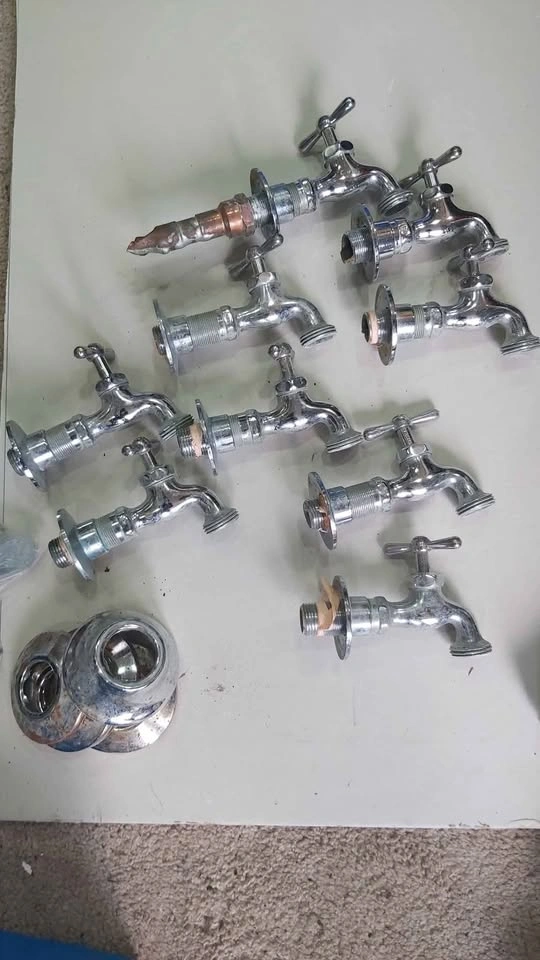Regular tap with rotating handle