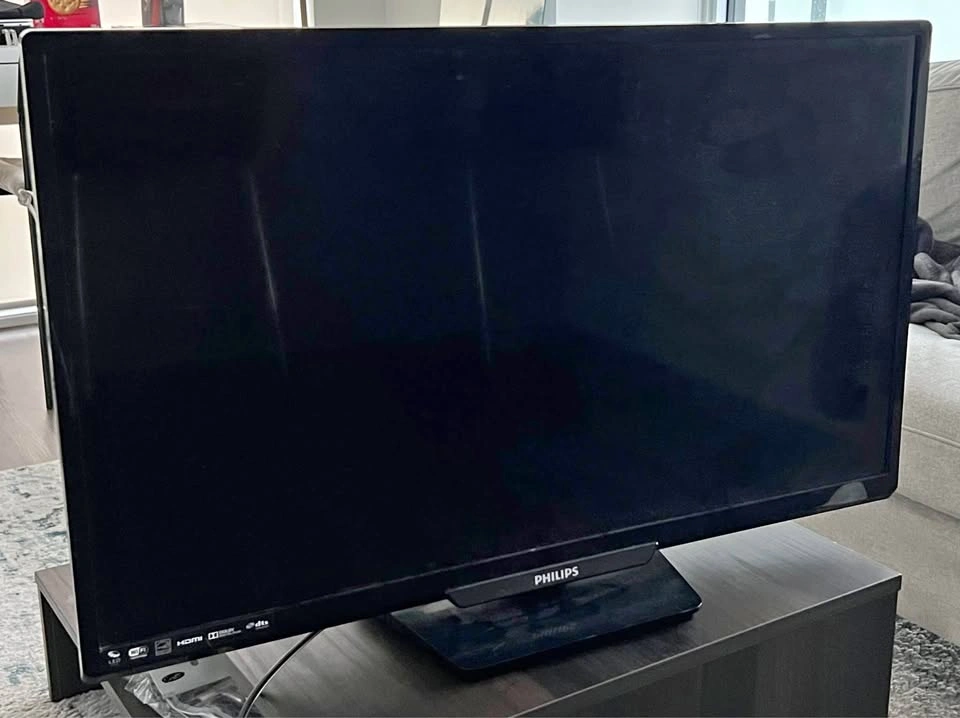 Philips 32” LED TV in good condition NO REMOTE