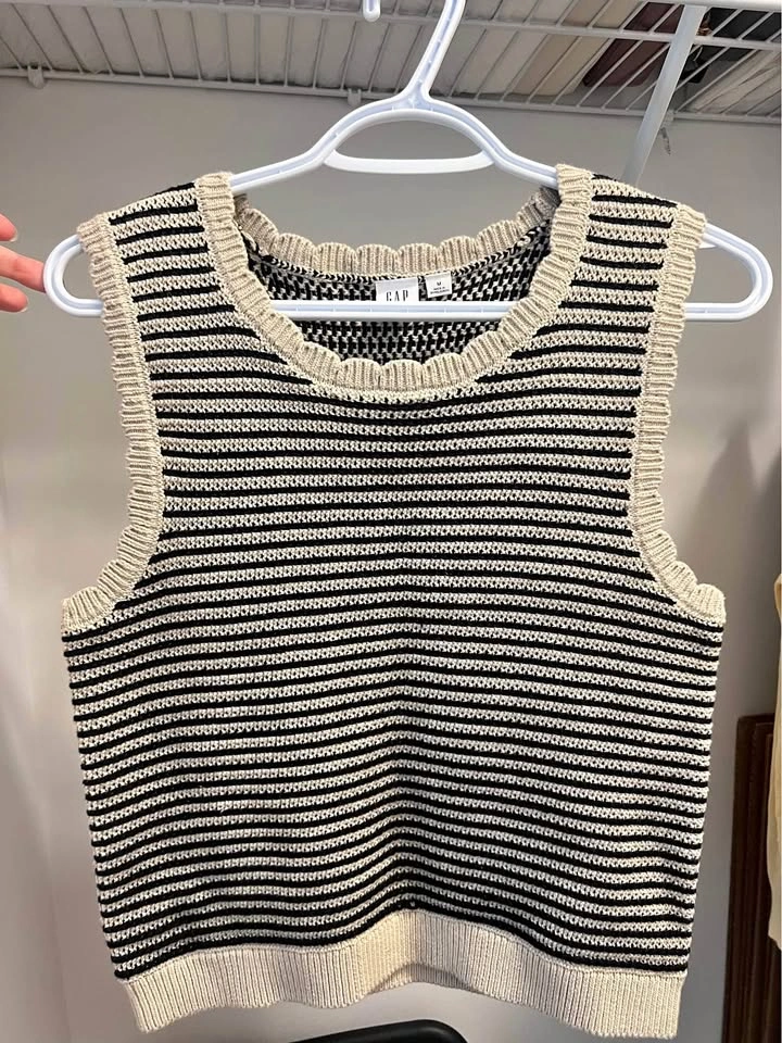GAP Sleeveless Mixed-Stitch Sweater Tank Top