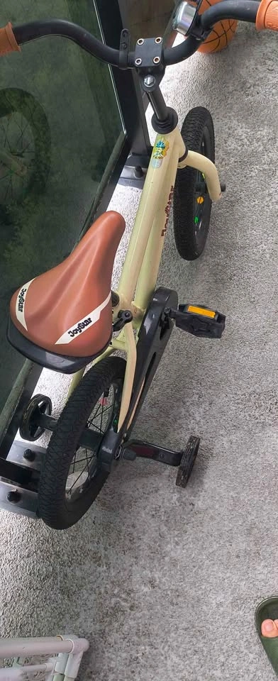 JoyStar Kids Bike with Training Wheels - photo 2