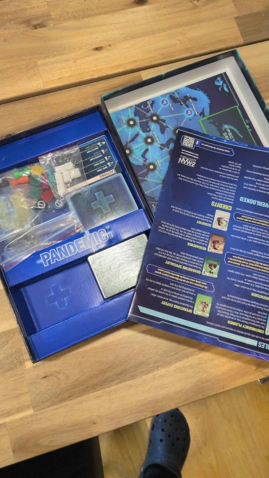 Pandemic board game - photo 2