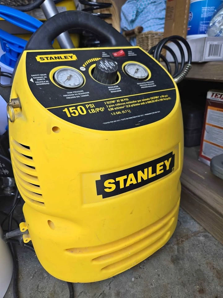Stanley 150 PSI 1.5 Gallon Air Compressor
