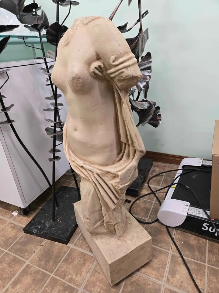 Classical Venus de Milo Style Female Torso Sculpture - photo 2