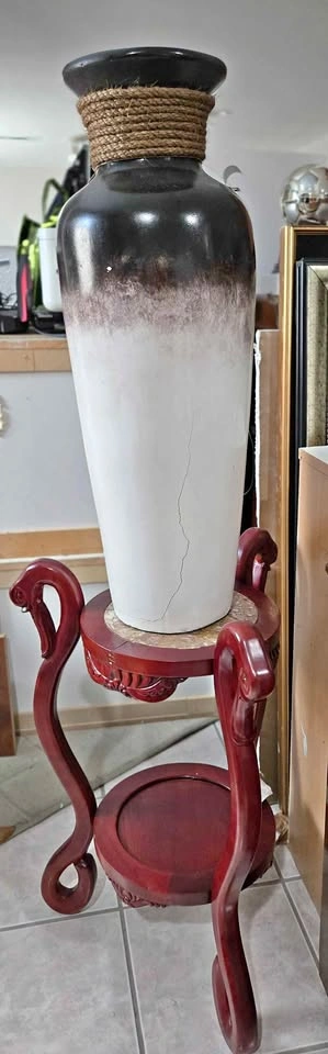 Beautiful flower vase & wooden stand